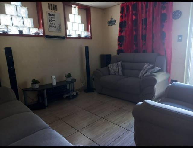 4 BEDROOM HOUSE FOR SALE IN PORTLANDS